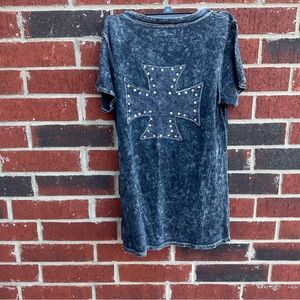 Witness Black Acid-Wash V-Neck Tee PM7